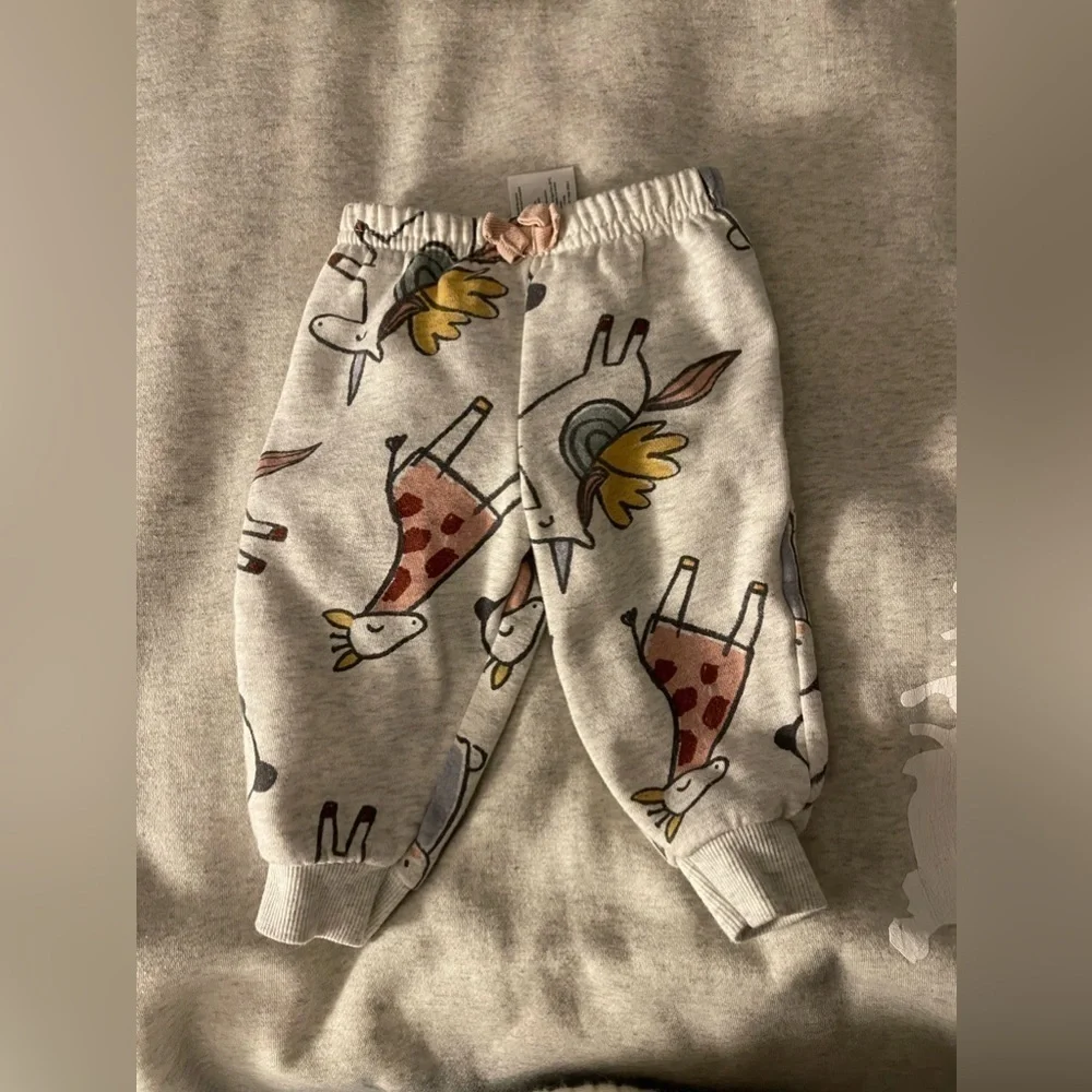 Carter’s | (2) piece colorful unicorn sweatsuit | 6 mo